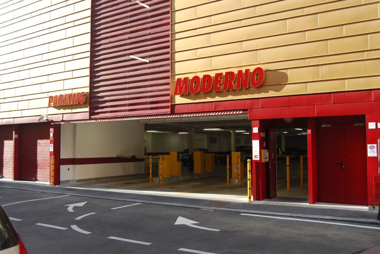 Appartamento Vicino Al Porto, Con Parcheggio Ліворно Екстер'єр фото